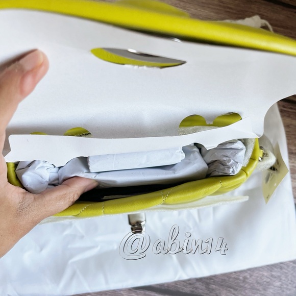 NWT Coach Leather Pillow Madison 18 with Quilting Shoulder Crossbody Bag - Picture 8 of 12